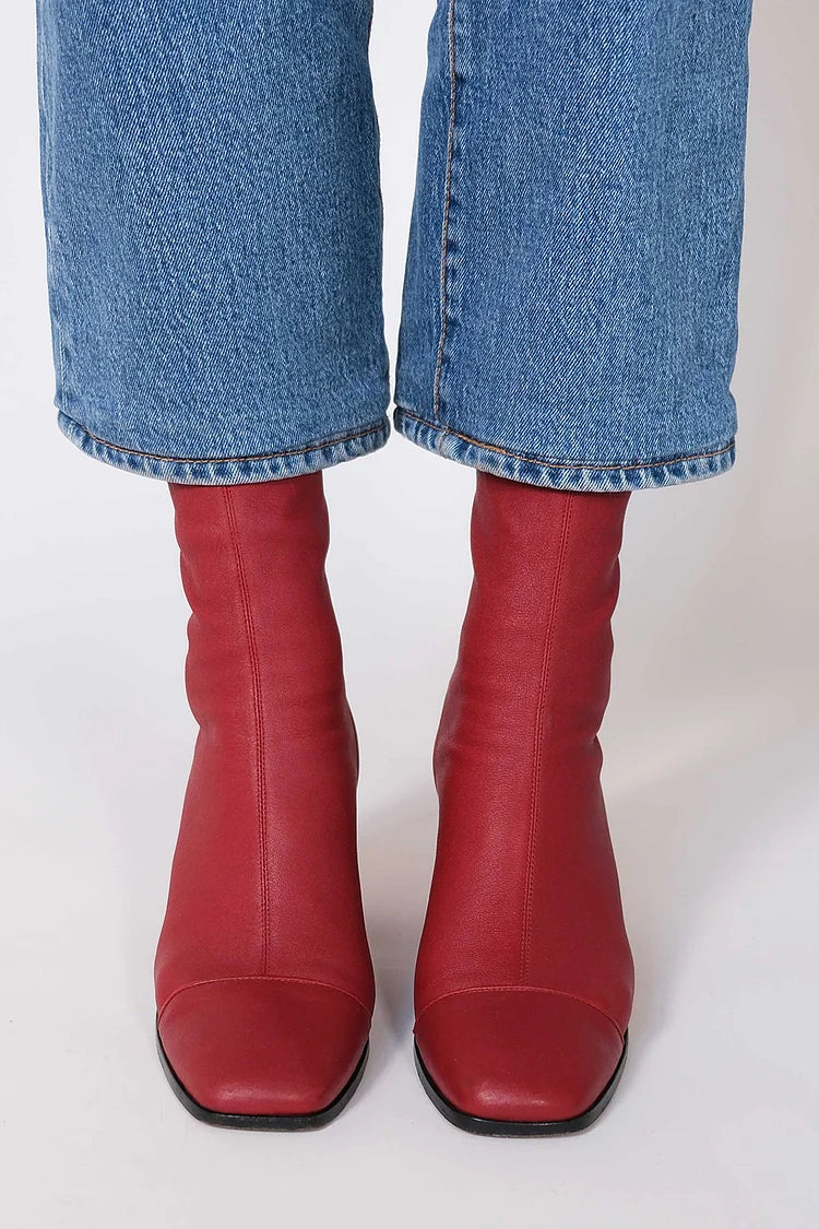 STIVALETTO TUBOLARE MODERNO