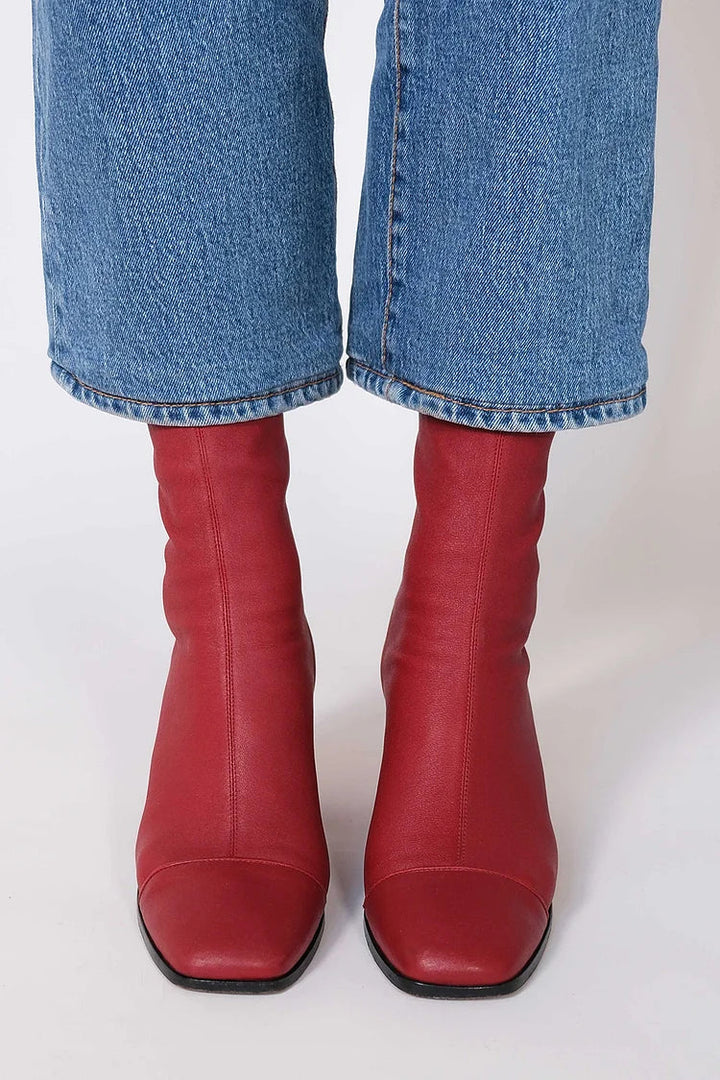 STIVALETTO TUBOLARE MODERNO