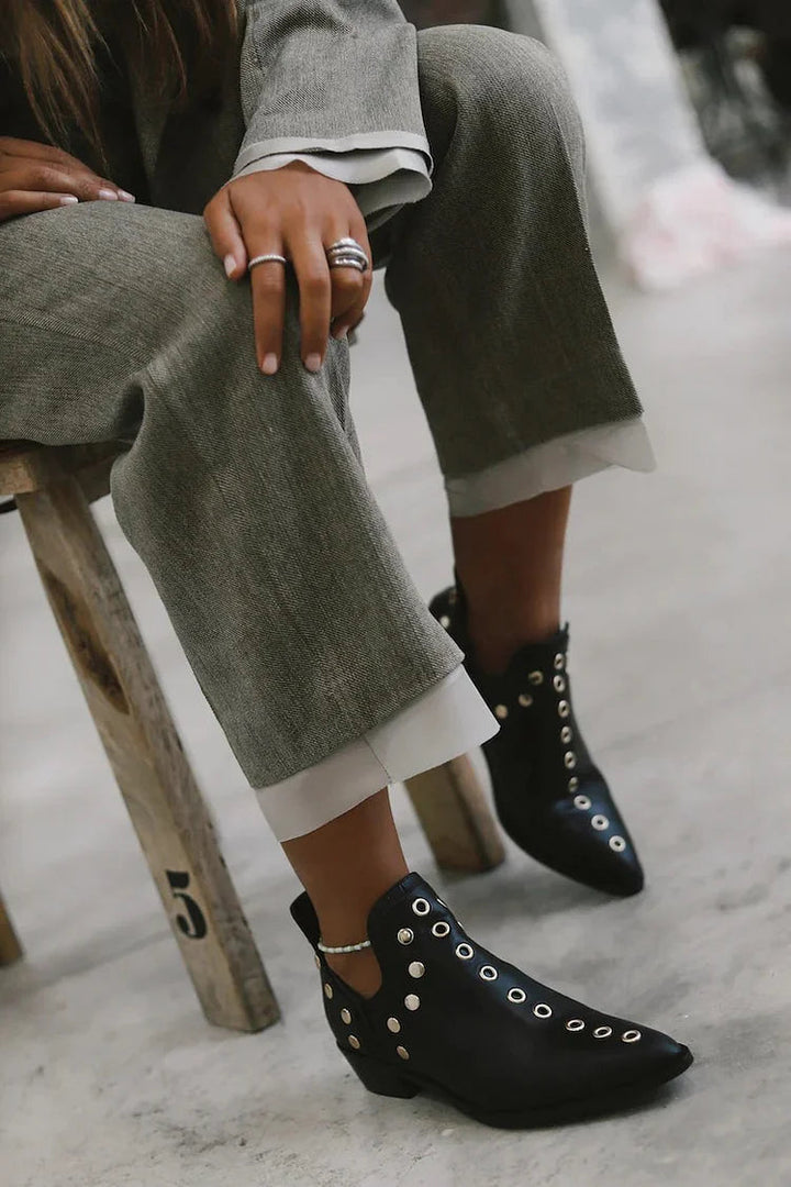 STIVALETTO BORCHIATO A PUNTA